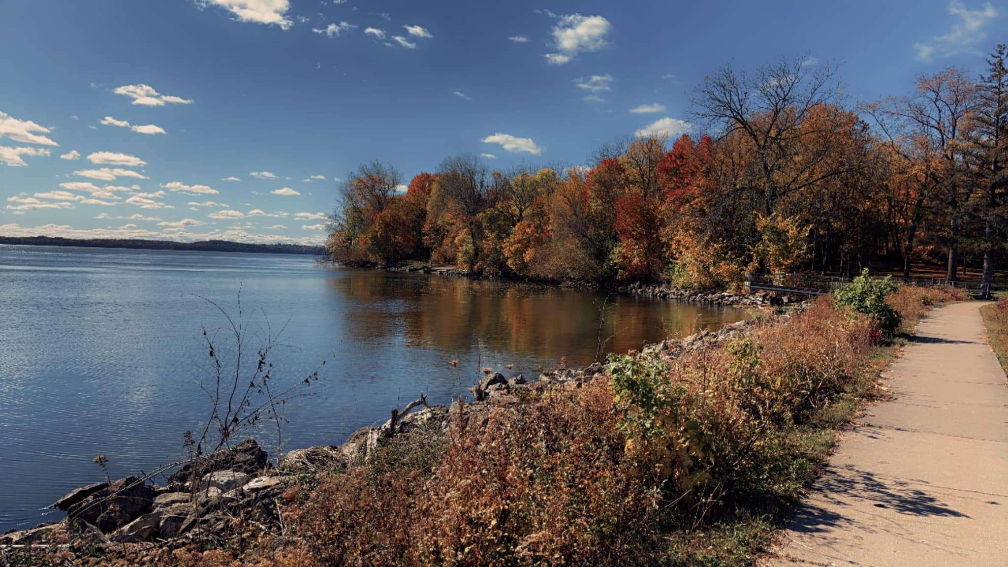 A lake and trees at Governor Nelson State Park during the autumn